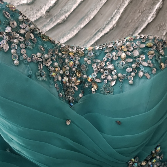 Quiencenera Dress, Prom or Ball Dress - Picture 9 of 14